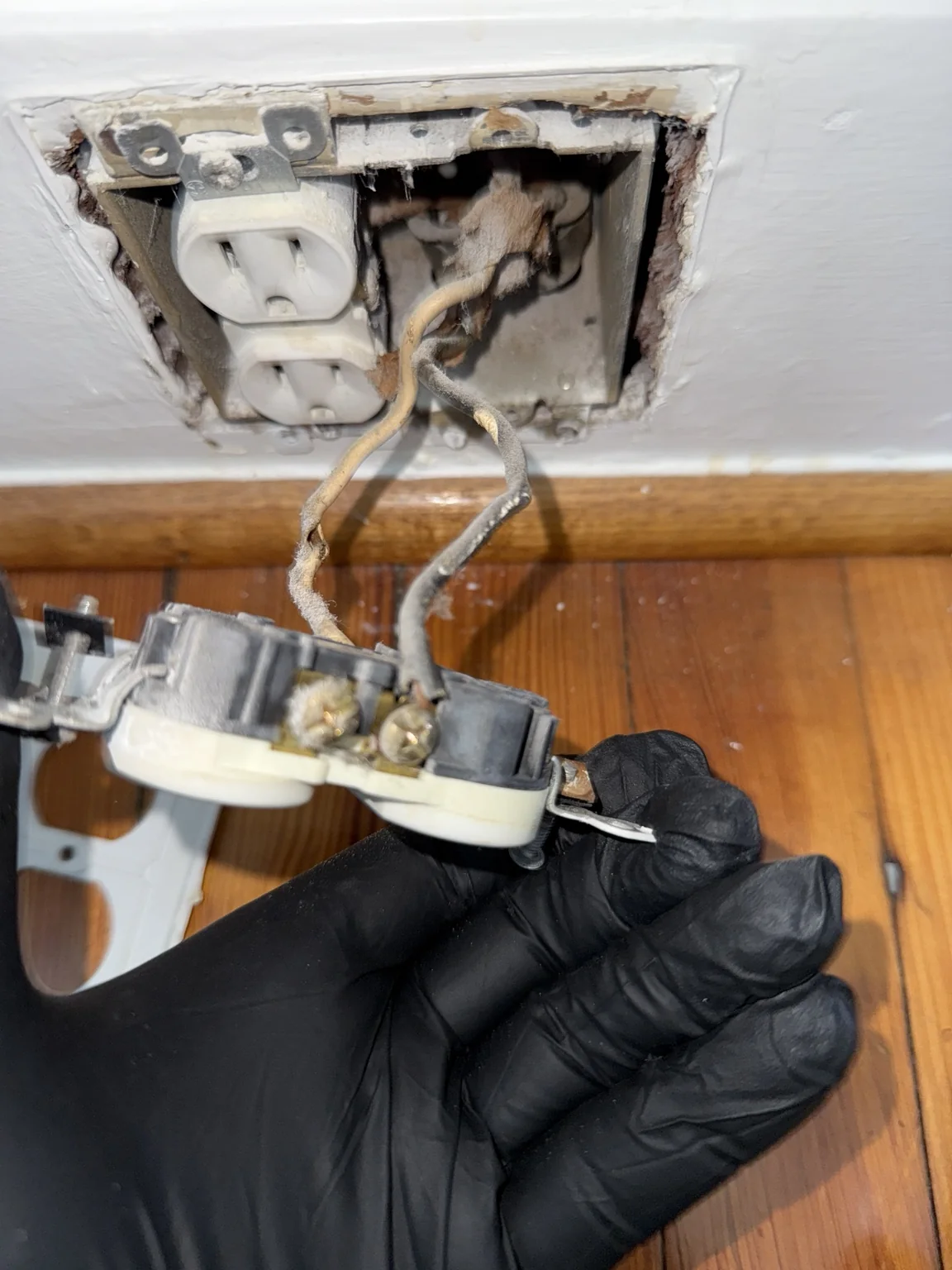 Old electrical receptacle and wiring before upgrade